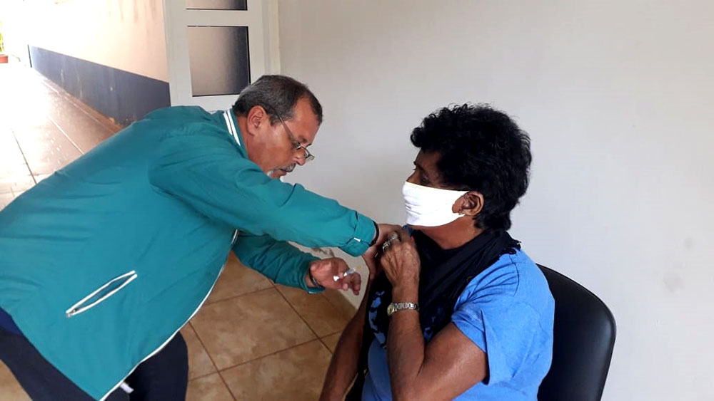 Prosigue la campaña de vacunación del IPS