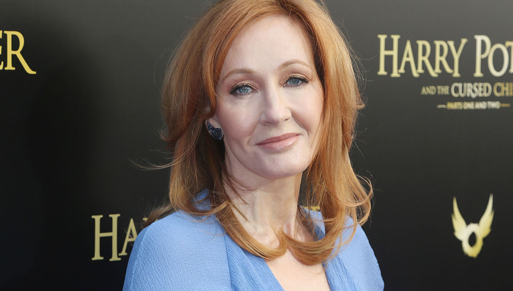 Rowling - la escritora presentó sintomas de coronavirus pero se mantuvo aislada en su casa para contribuir a evitar el colapso sanitario del sistema de salud británico