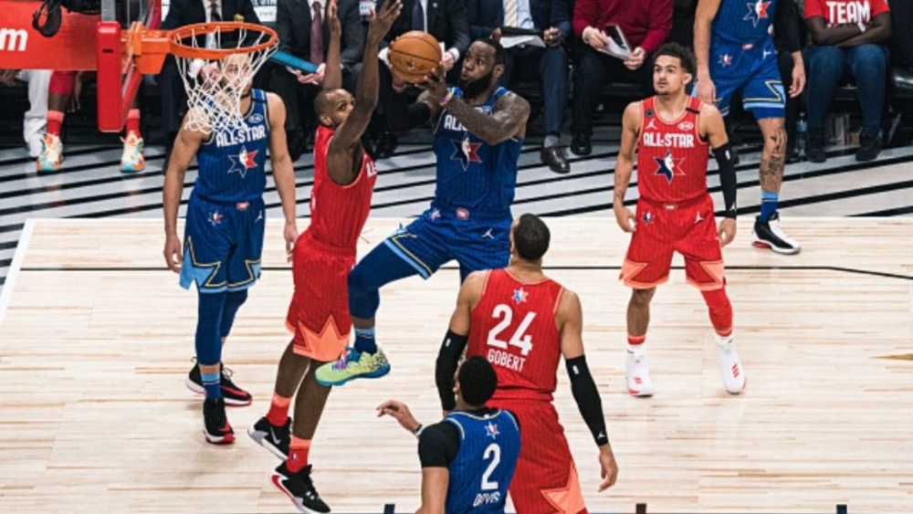 Jugadores de la NBA acordarán “resignar” 25% de salarios