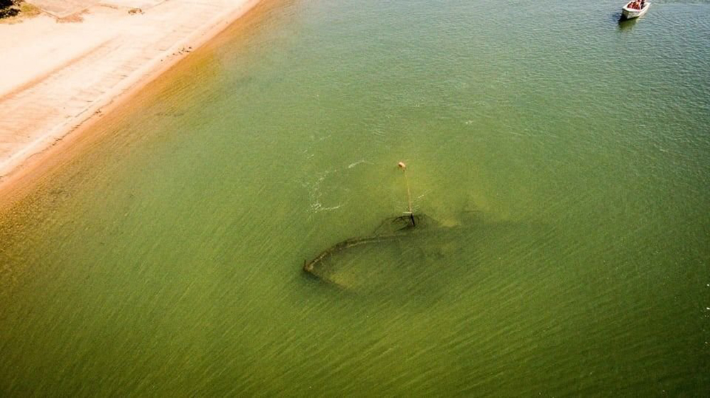Embarcación - Debido a la bajante del Paraná, una embarcación que habría naufragado en 1867 está a sólo 30 cm de la superficie en la localidad de Itá Ibaté