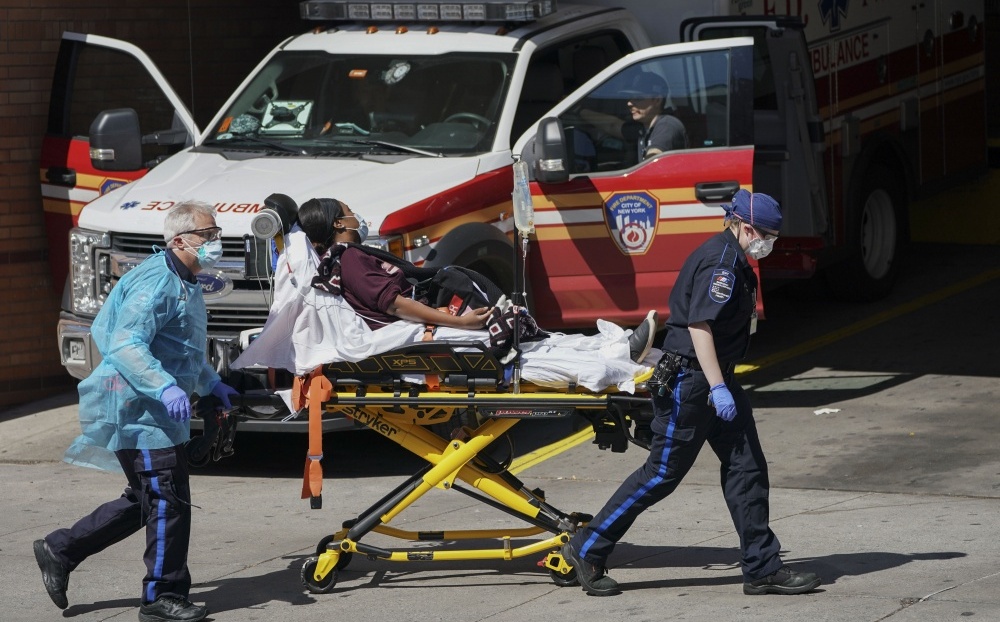 Emergency Medical Technicians bring a patient into Wyckoff Hospital in the Borough of Brooklyn on April 6, 2020 in New York. - New York Governor Andrew Cuomo on Monday extended a shutdown in the epicenter of America's deadly coronavirus pandemic until near the end of the month. Cuomo said the COVID-19 death rate in New York was "effectively flat" for the past two days but announced that schools and non-essential businesses must stay shut until April 29. (Photo by Bryan R. Smith / AFP)