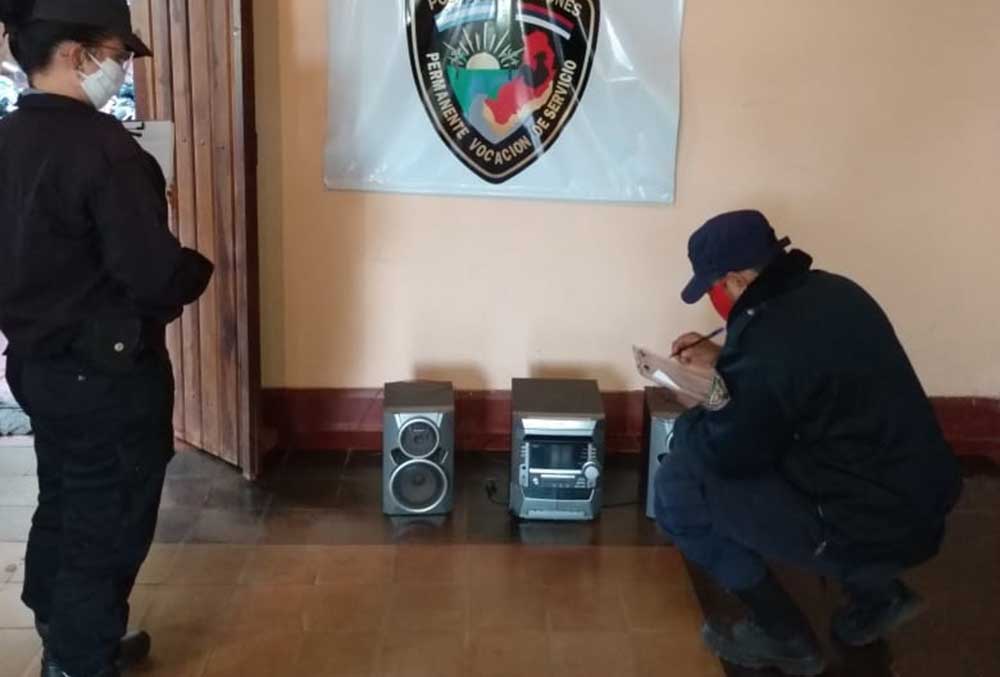 Vecinos - En Corpus, la Policías local secuestró un equipo de música a una familia, luego de que estos fueran denunciados por ruidos molestos por una vecinos.