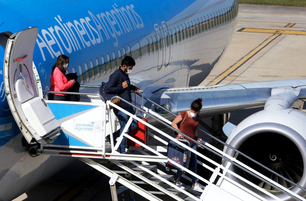 Aerolíneas repatriará a los argentinos varados en Punta Cana, Cancún y Miami
