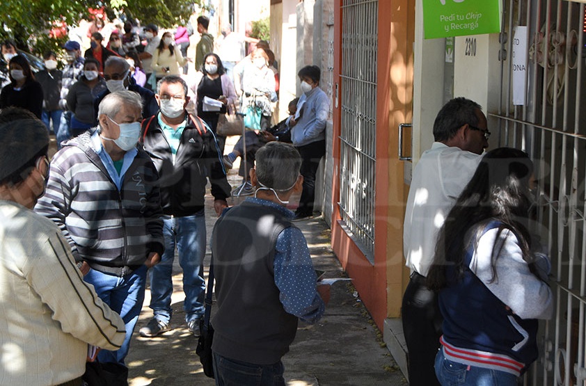 Con casi 3.000 infectados y 132 muertes, aumenta la circulación de personas en Argentina