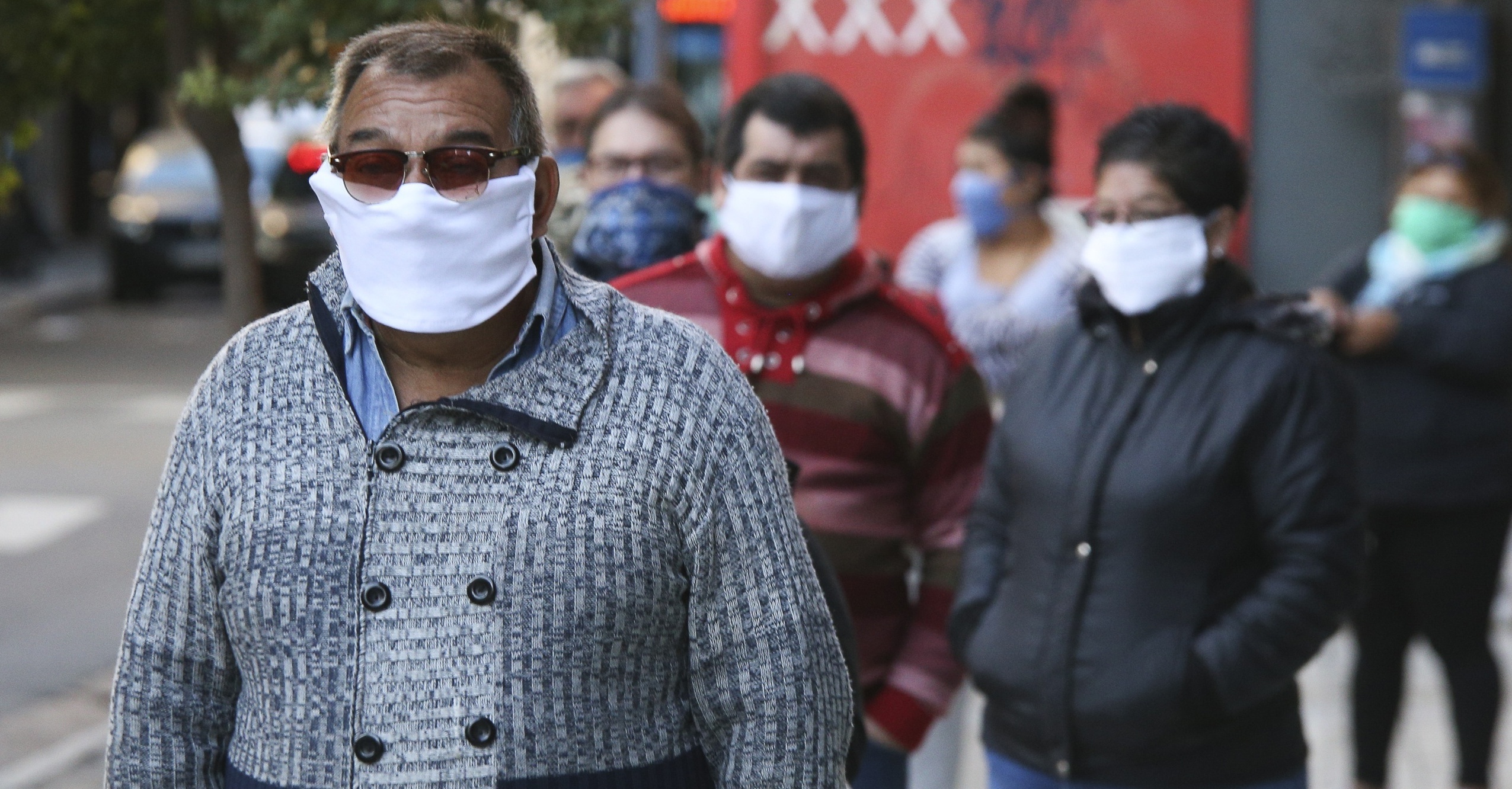 TELAM ROSARIO 16-04-2020 APARTIR DE HOY EN LA CIUDAD DE ROSARIO Y EN L PROV DE SANTA FE ES OBLIGATORIO EL USO DE BARBIJO O MASCARILLA. FOTO SEBASTIAN GRANATA