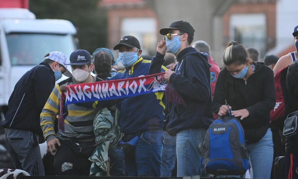 Hinchas colombianos varados desde marzo reclaman la repatriación a su país