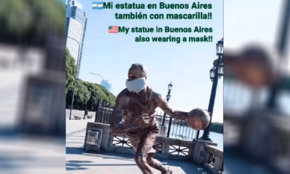 Ginóbili y su estatua también recomendaron el uso de barbijo