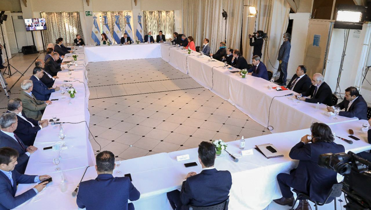 El plan de reestructuración de deuda incluye 21 bonos