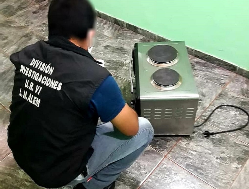 Le robaron el horno eléctrico y el lechón que cocinaban para cenar