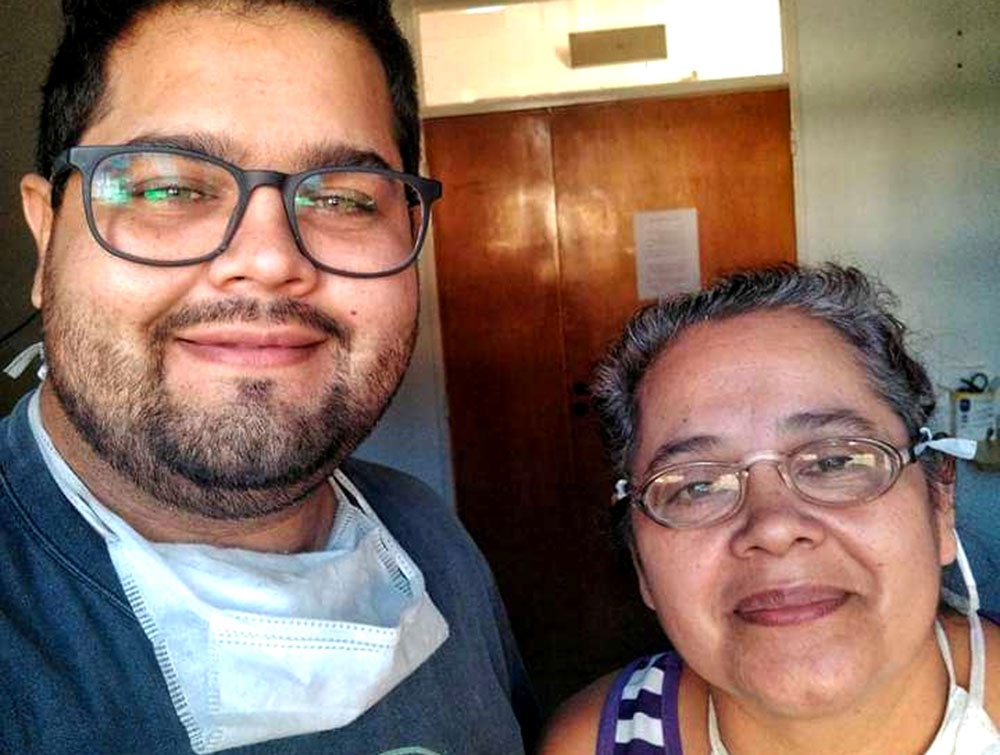 UNIDOS. Madre e hijo esperaban dejar el aislamiento juntos.