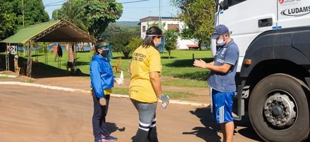 Camiones de carga no pueden entrar a la localidad de San Javier