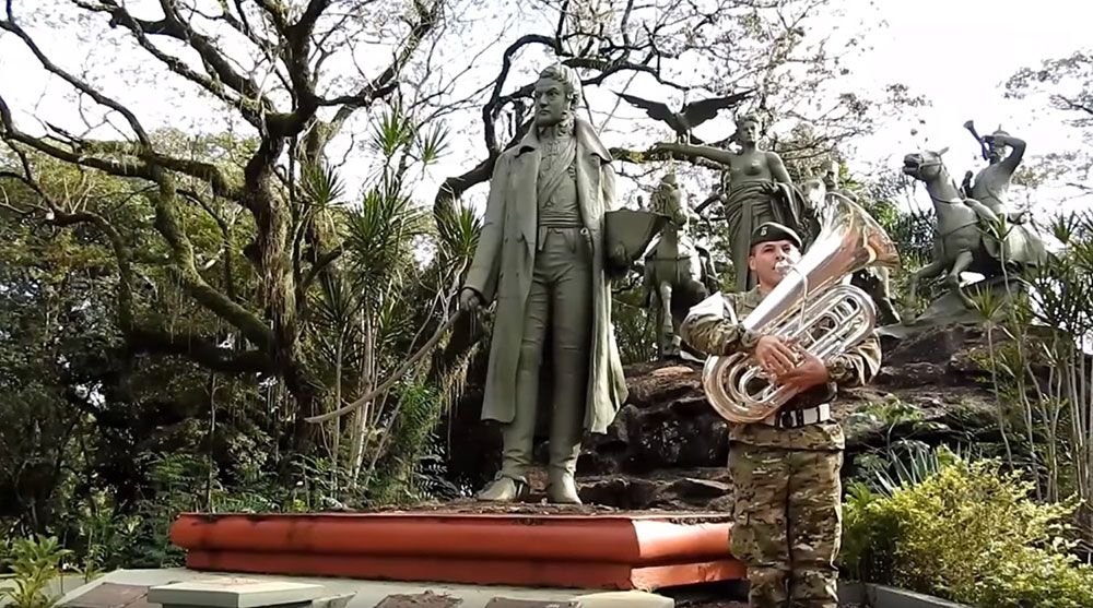 Apóstoles recibió el 25 de Mayo con el Himno Nacional Argentino