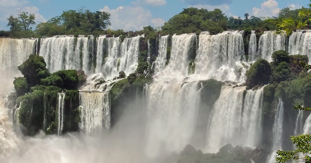 Las Cataratas recuperaron su belleza al aumentar su caudal de agua