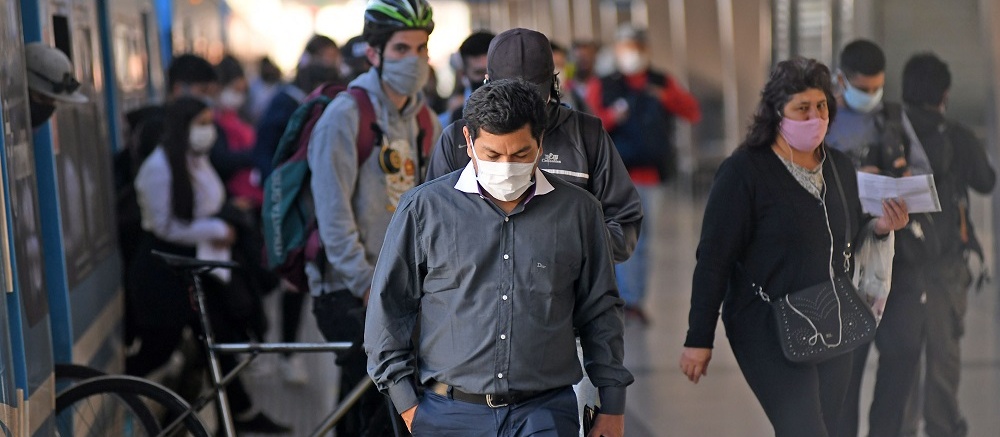 NOOTICIAS ARGENTINAS BAIRES,
MAYO 20: Movimento de pasajeros
en la estacion Once del
ferrrocarril Sarmiento.
Foto NA: JUAN VARGAS