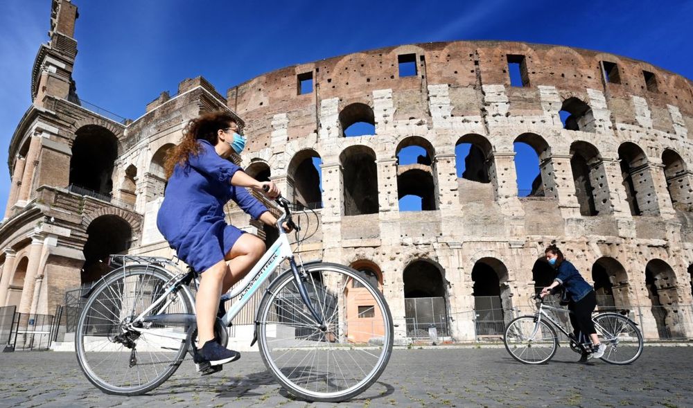 En Italia reabren negocios, playas, bares, peluquerías y las fronteras