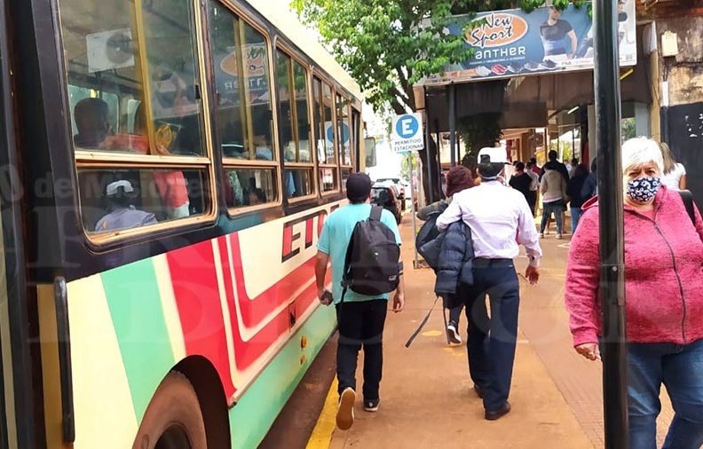 Miles de personas salieron a comprar en las principales ciudades