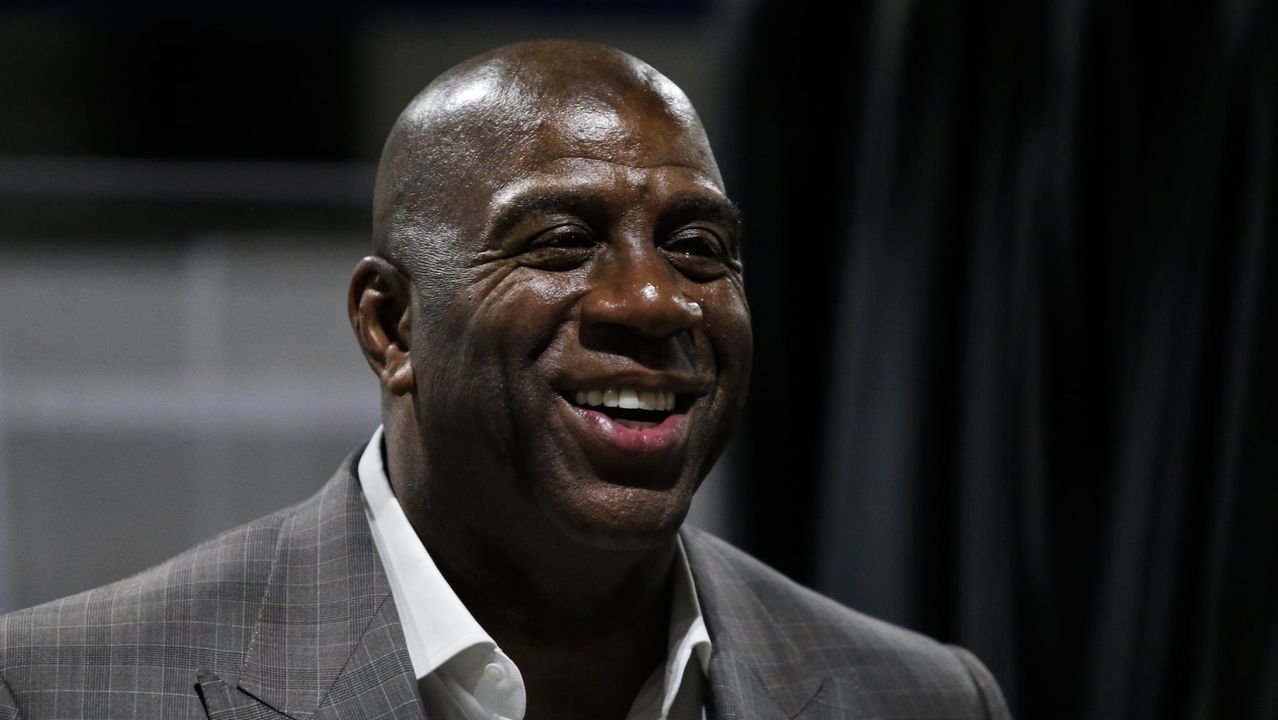 Magic Johnson y una donación millonaria en medio de la crisis