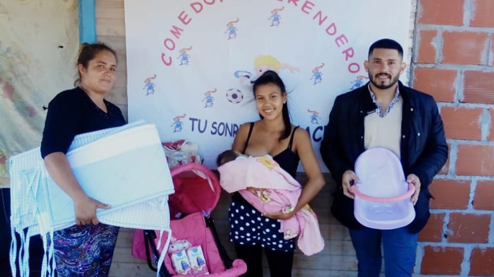 Llevan abrigos y comida a los más necesitados