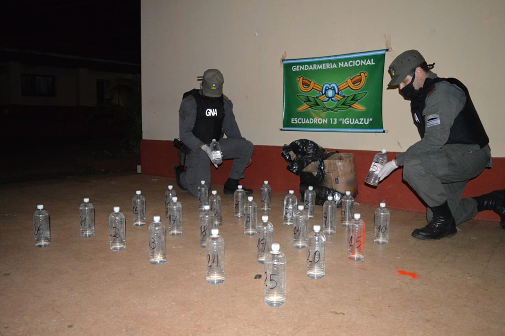 Gendarmería decomisó 50 litros de cocaína líquida en Iguazú