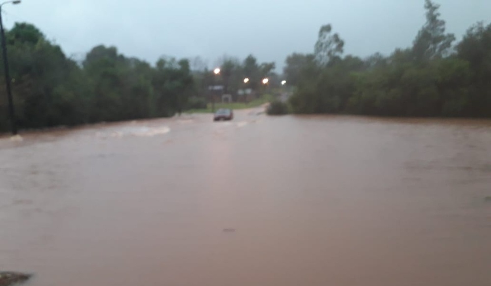 Desbordes de arroyos en San José complicó a algunos barrios