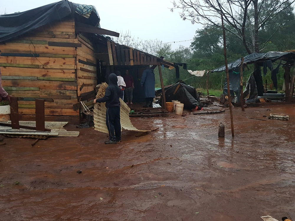 Cortes de luz, destrozos e inundaciones, lo que dejó el temporal en Misiones