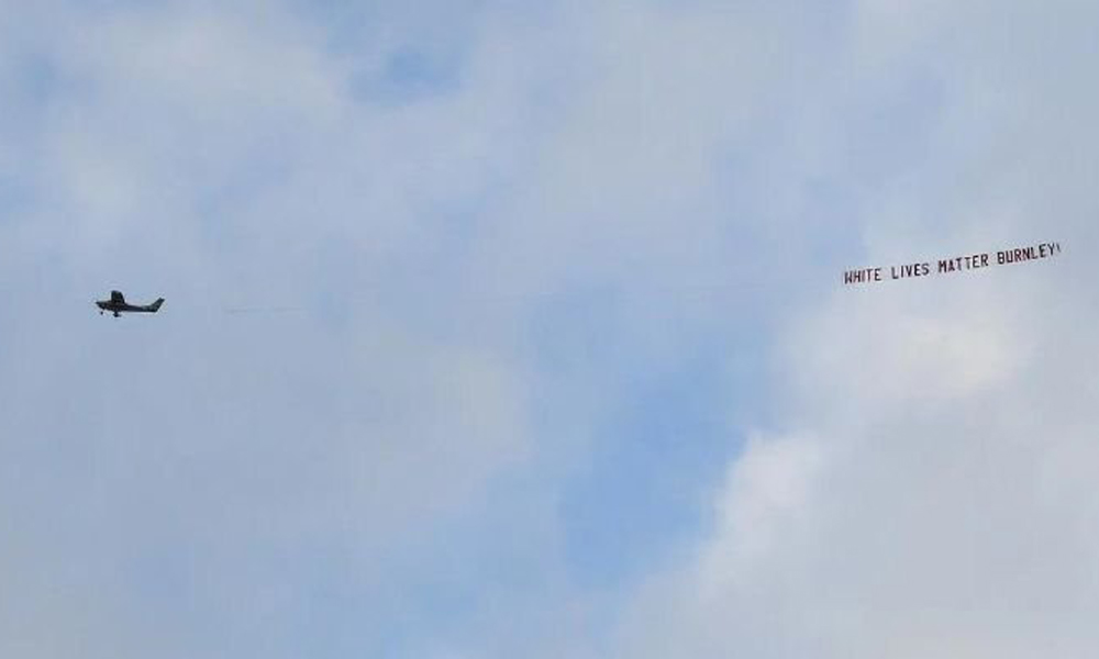 Vergüenza en Inglaterra por la “avioneta racista” que sobrevoló el partido del City