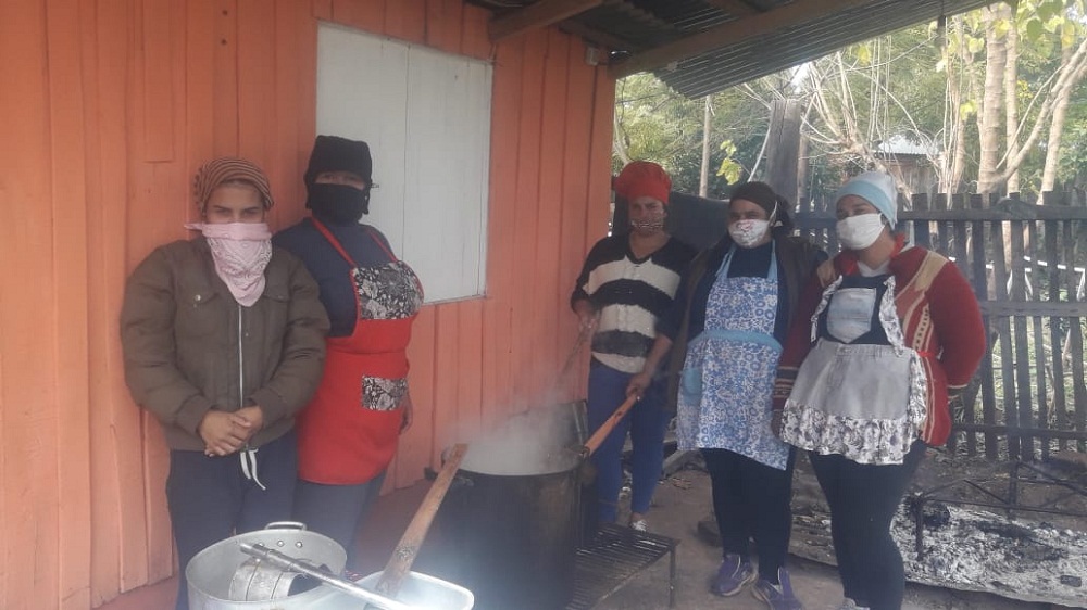 Mujeres solidarias piden ayuda para continuar dando la comida a 200 comensales