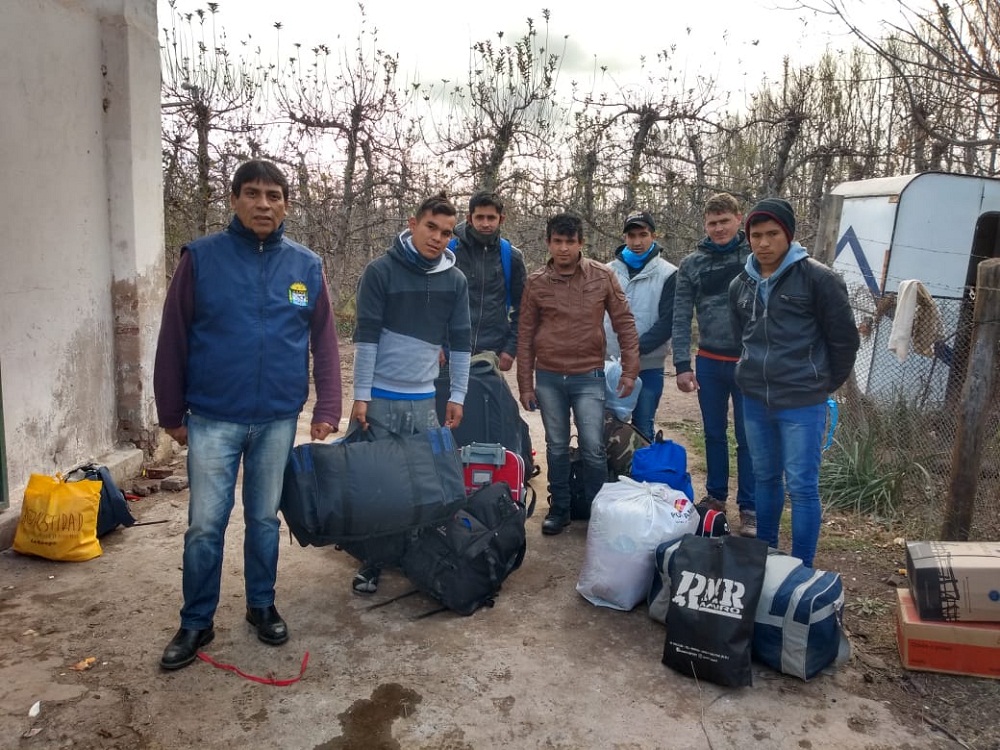 Principio de solución para los cosecheros varados en Río Negro