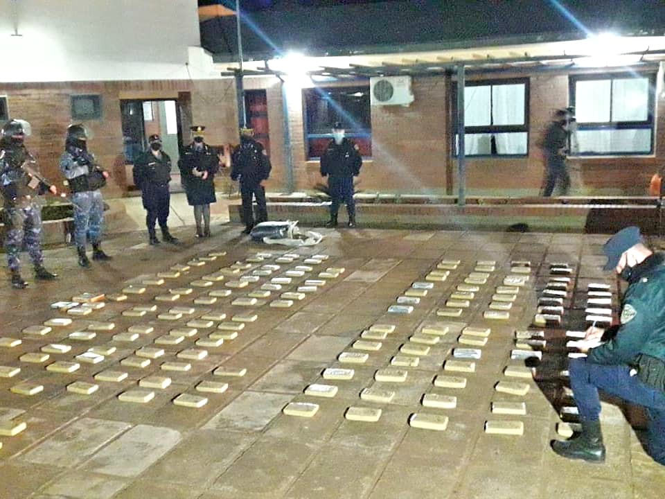 La Policía incautó un automóvil cargado con marihuana en San Vicente