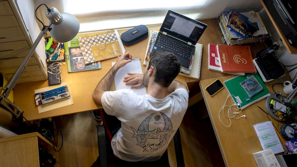 “El alumno que adeude sus últimas materias, puede solicitar rendirlas”