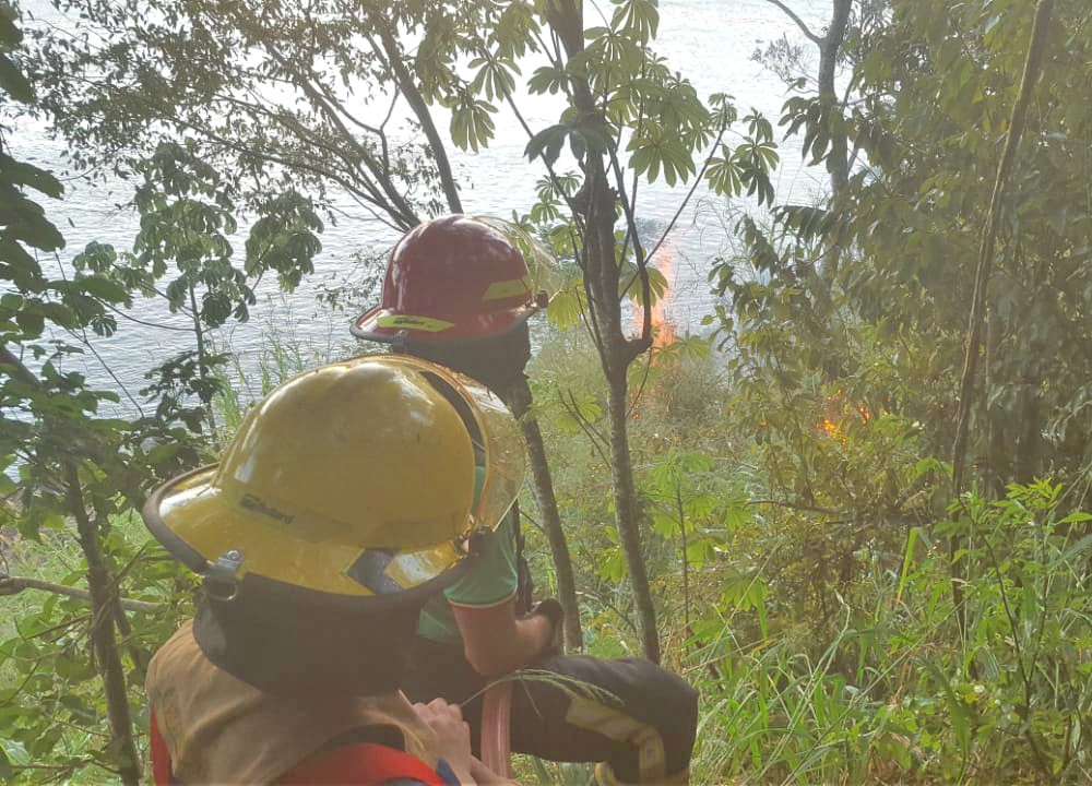 Sofocaron un incendio en la costanera de Puerto Iguazú