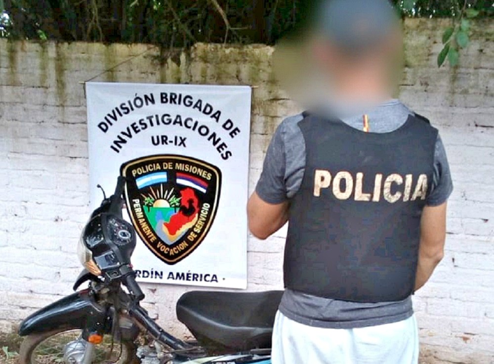 Recuperan motos robadas y detienen a joven por dañar una escuela