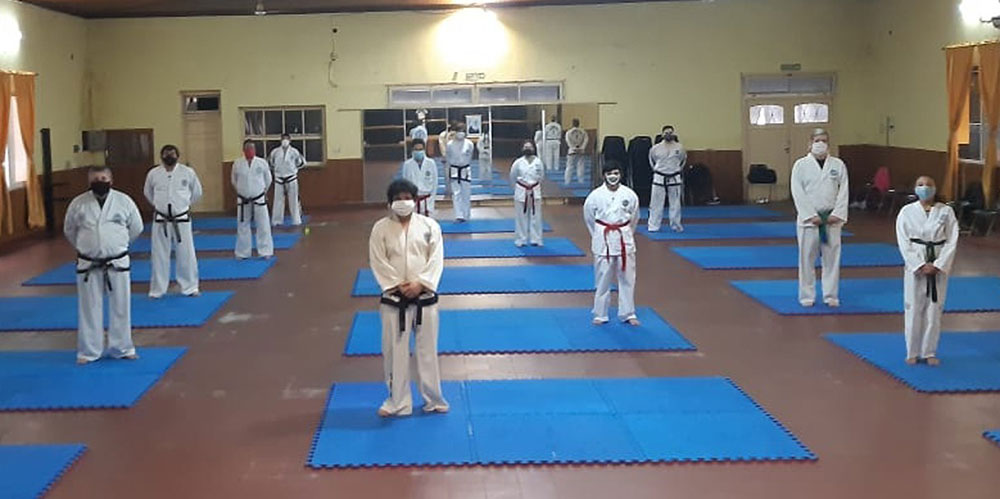 Al virus… a las patadas