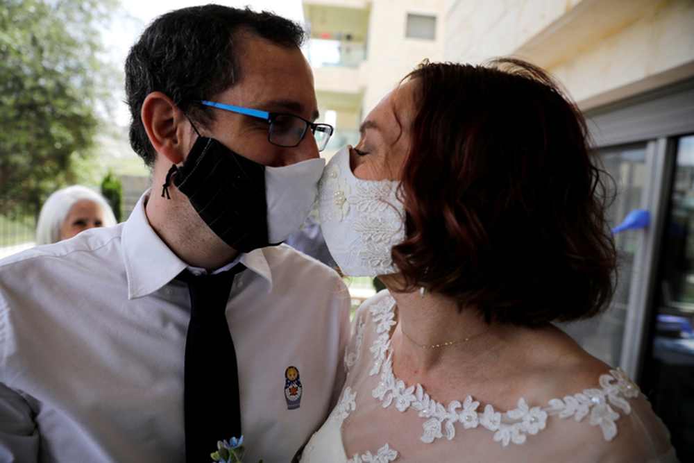 Los novios italianos podrán volver a besarse ante el altar sin tapabocas