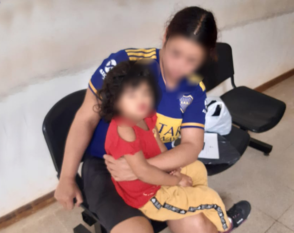 Feliz reencuentro de una madre angustiada y su pequeña niña que se extravió en el barrio Santa Clara II