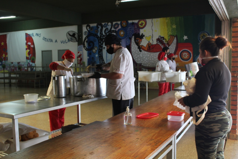 El Hogar de Día de Posadas entrega viandas de almuerzo y merienda