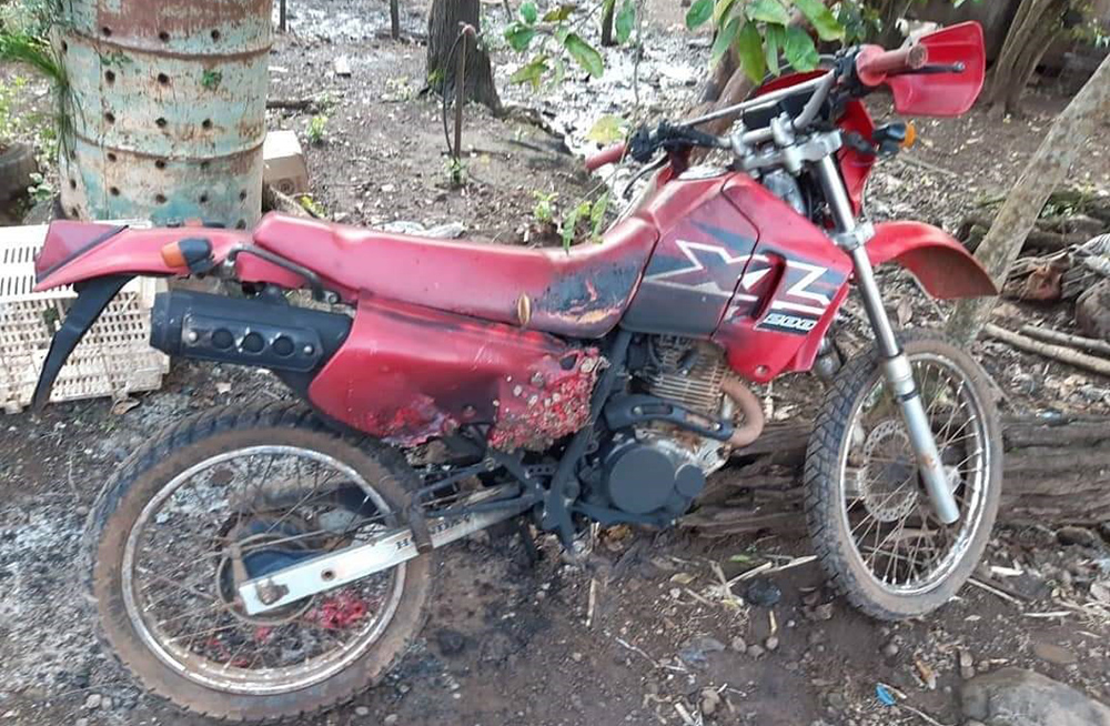Fracturó la mandíbula a su cuñado y le prendió fuego la moto