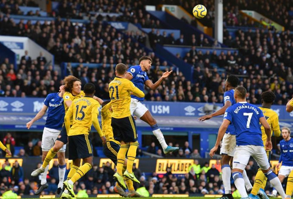 El primer ministro británico quiere ver estadios con gente