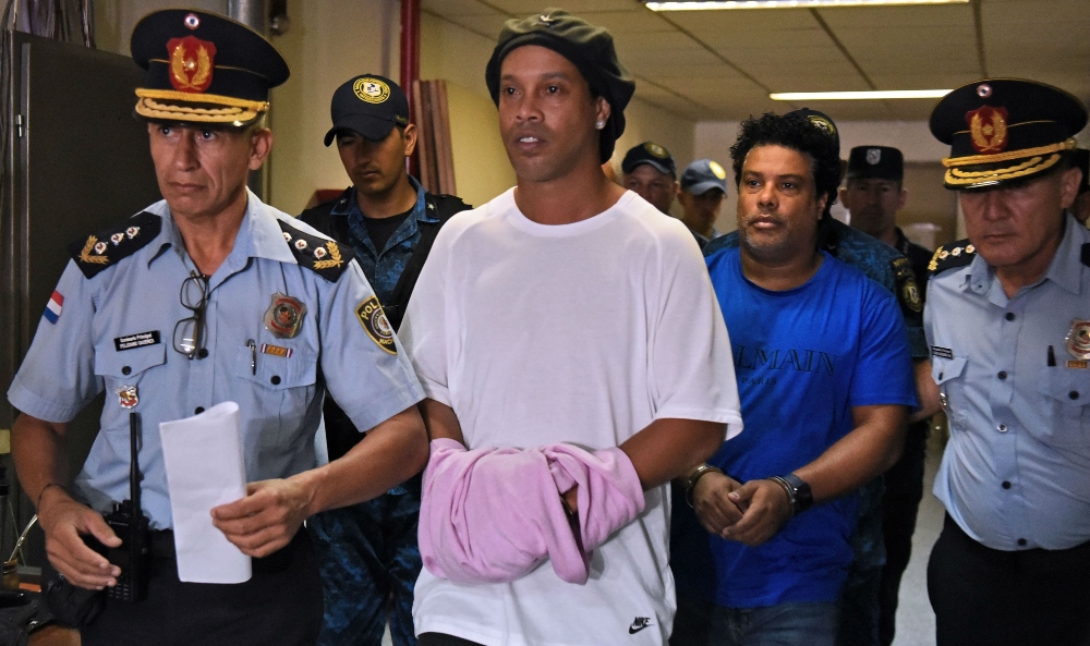 Rechazan una apelación de Ronaldinho y seguirá detenido en Paraguay