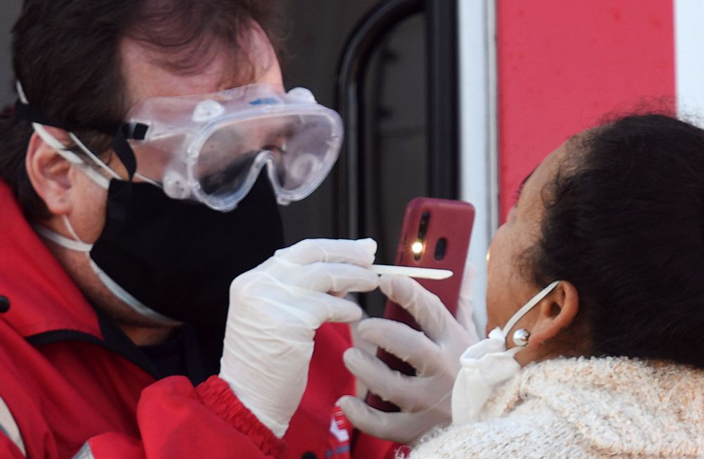 Los casos de COVID-19 en todo el mundo superan los 13,59 millones