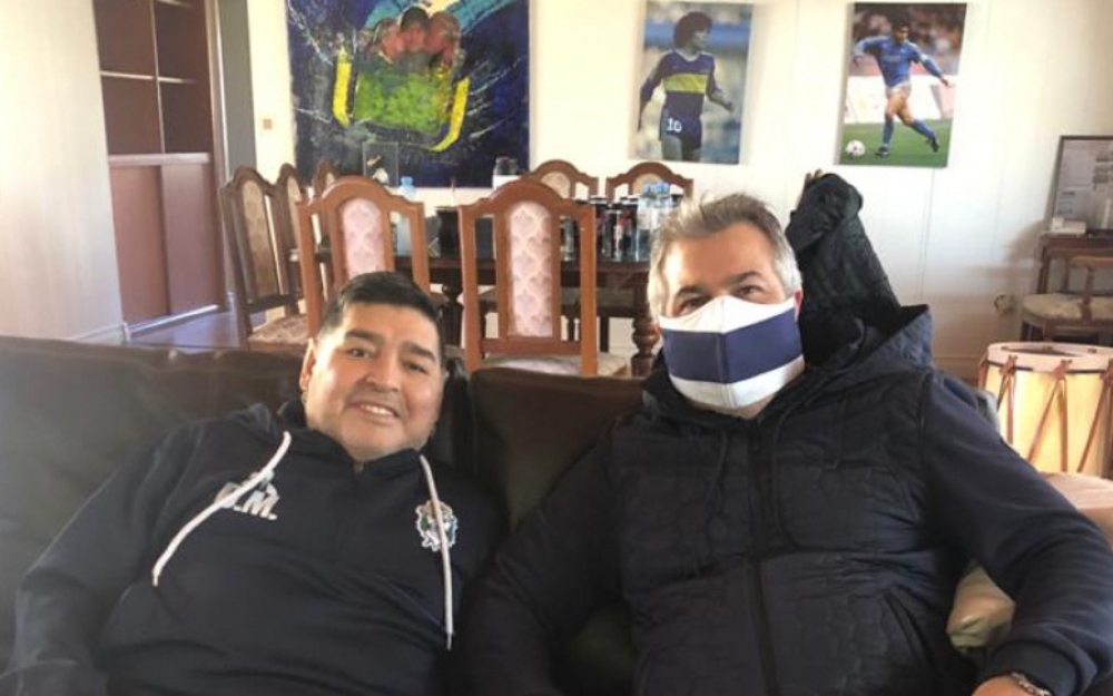 Para convencer a Diego, rompió cuarentena y se disfrazó de delivery