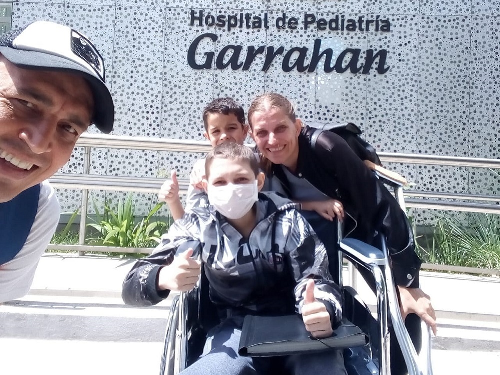 Thiago Báez: el guerrero que pudo vencer al cáncer y se recupera junto a su familia