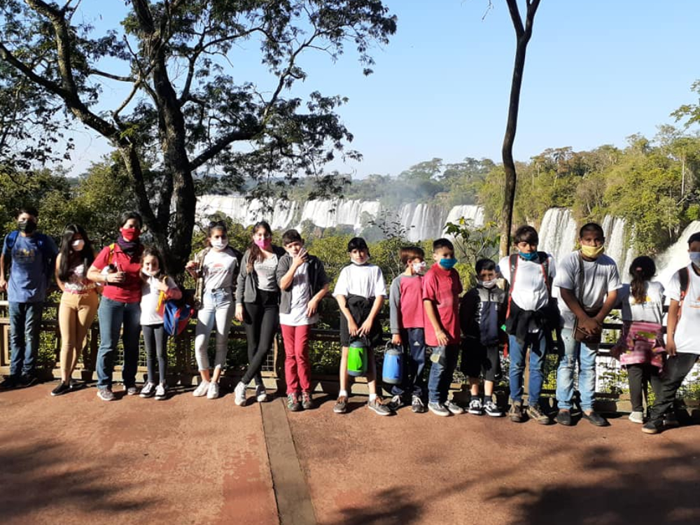 Por primera vez, los niños del Hogar de Día conocieron Cataratas