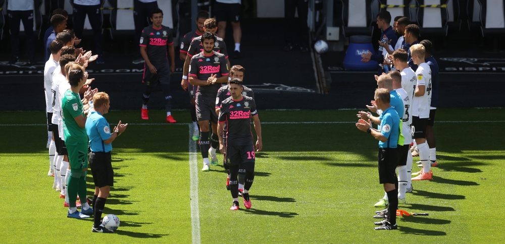 Leeds de Bielsa celebró el título con una remontada frente a Derby County