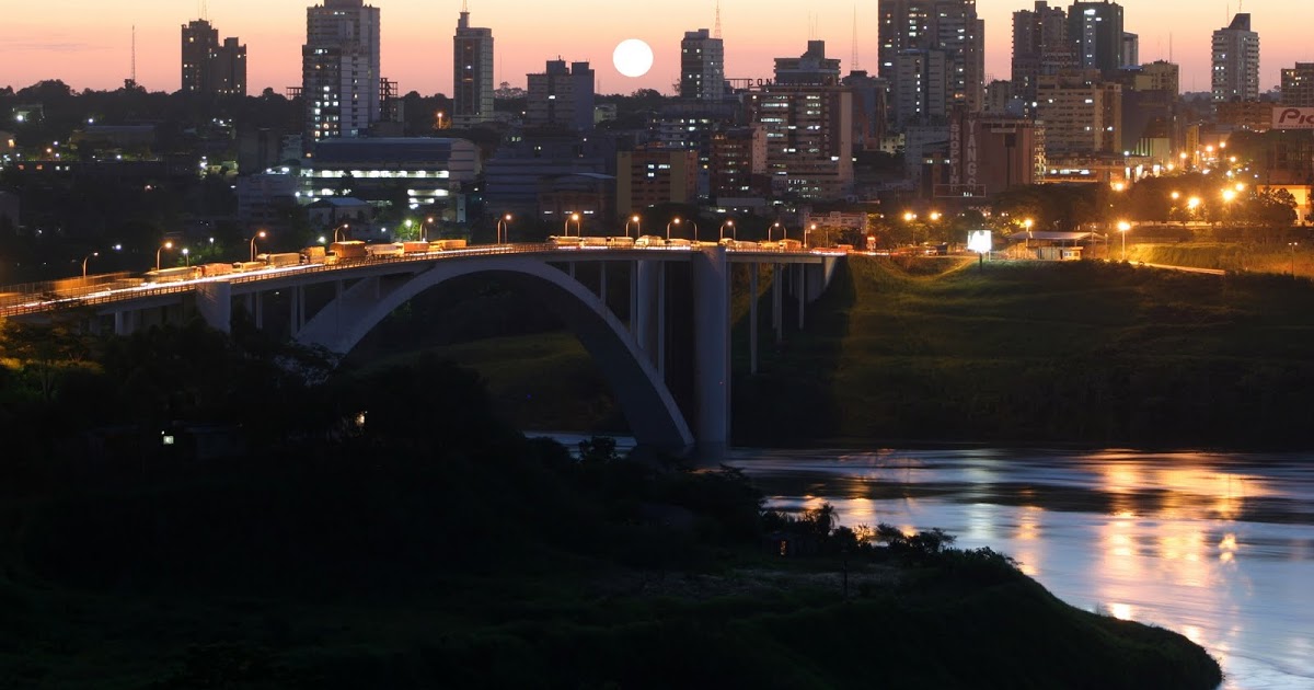 Manifestantes cerraron el Puente de la Amistad e intervino la policía