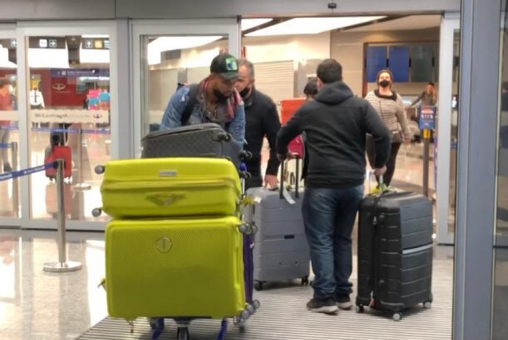 Boca: Cardona llegó al país, se hará el testeo y quedará aislado por 14 días