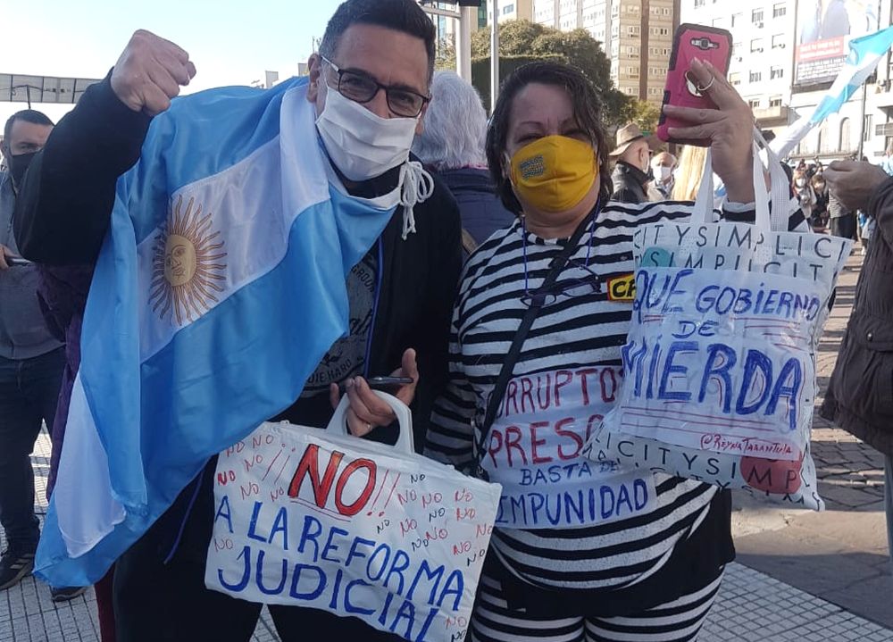 La oposición llama a otra marcha para protestar frente al Congreso