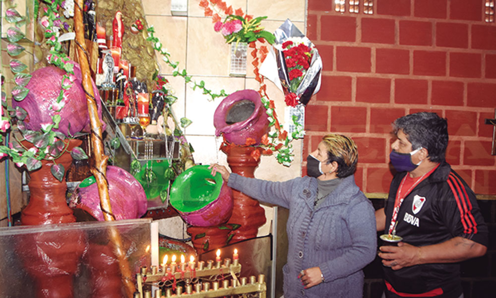 Sin reuniones veneraron ayer a San La Muerte