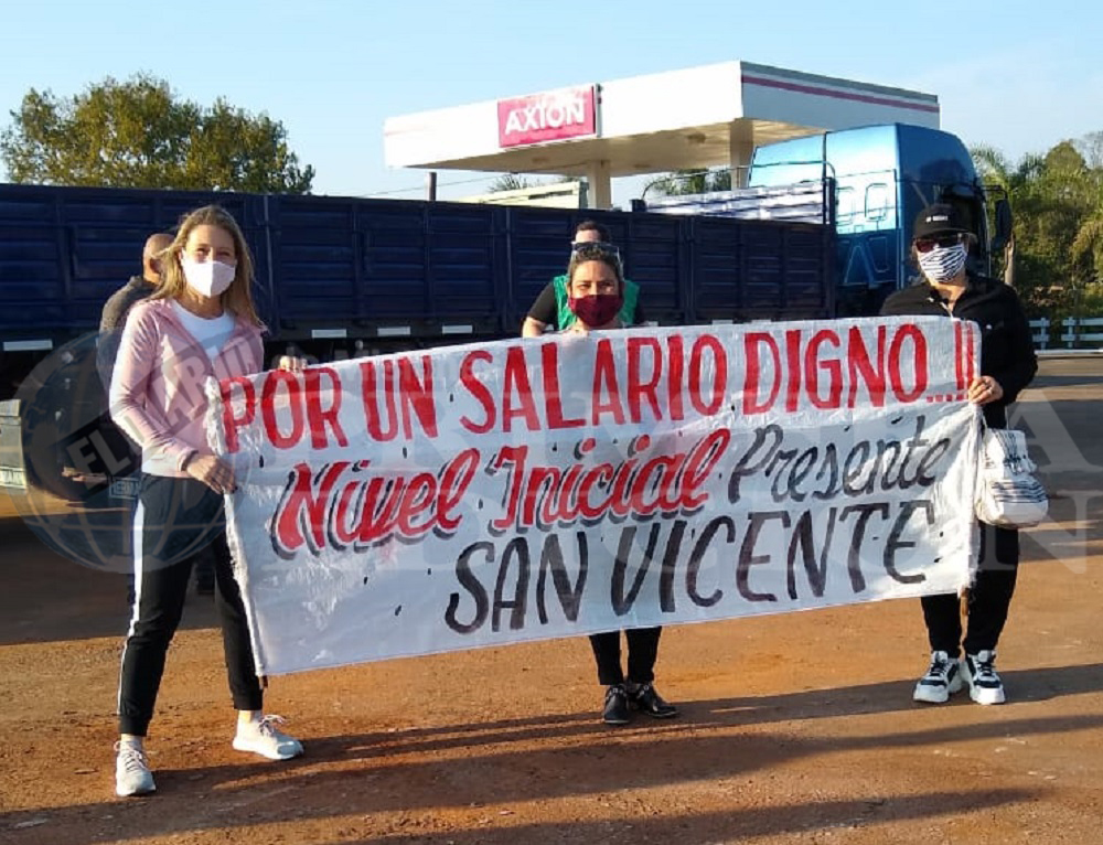 Docentes de San Vicente cortaron la ruta 14