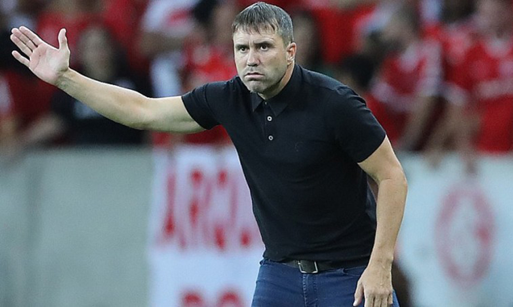 El Inter del Chacho Coudet ganó y manda en Brasil